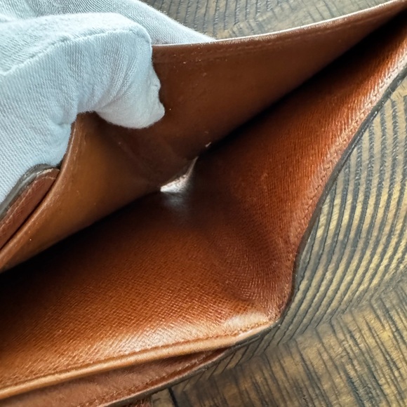 Louis Vuitton
Vintage 1996 Elise Wallet - Picture 11 of 15